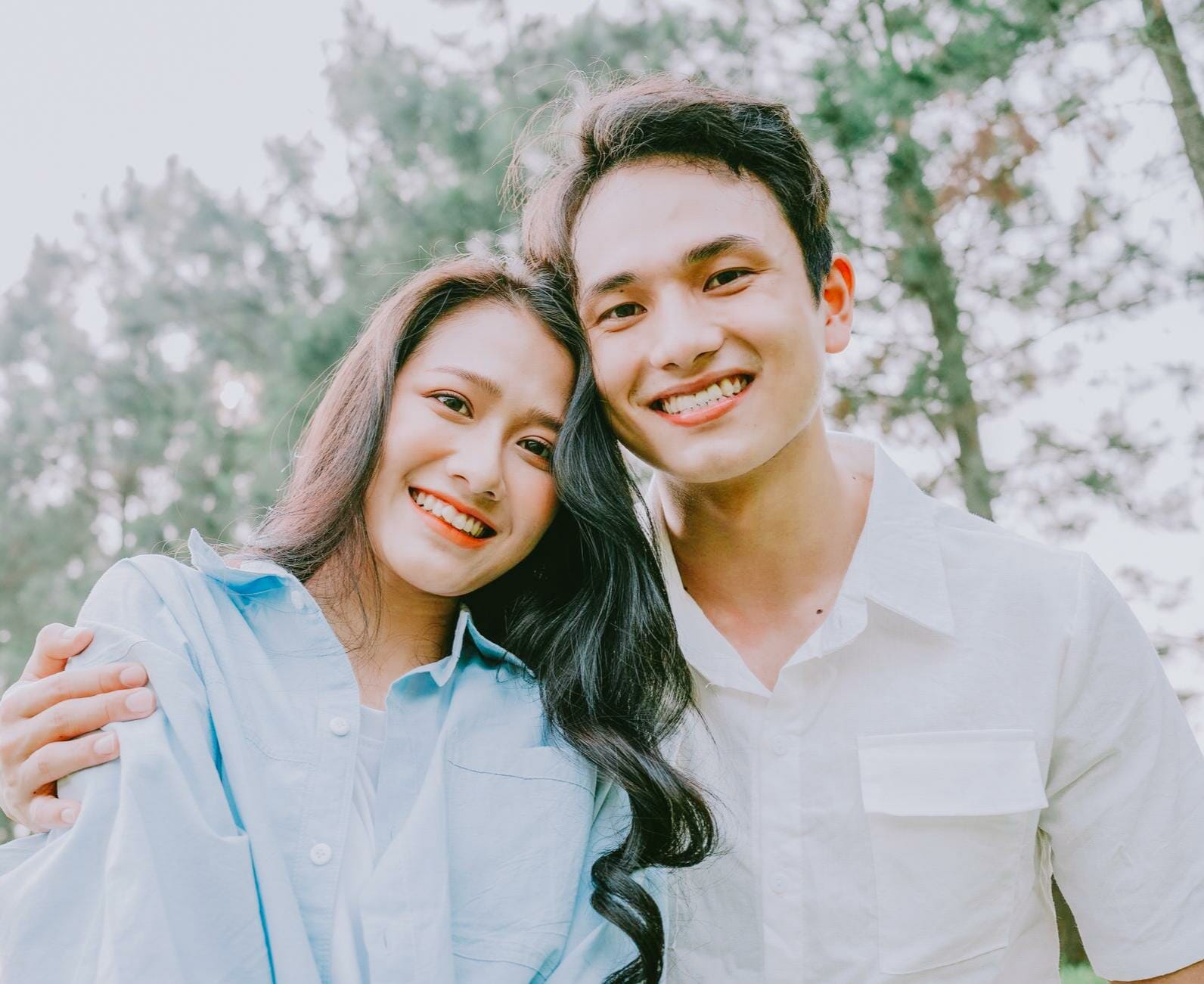 portrait-young-asian-couple-outside (5) (1)